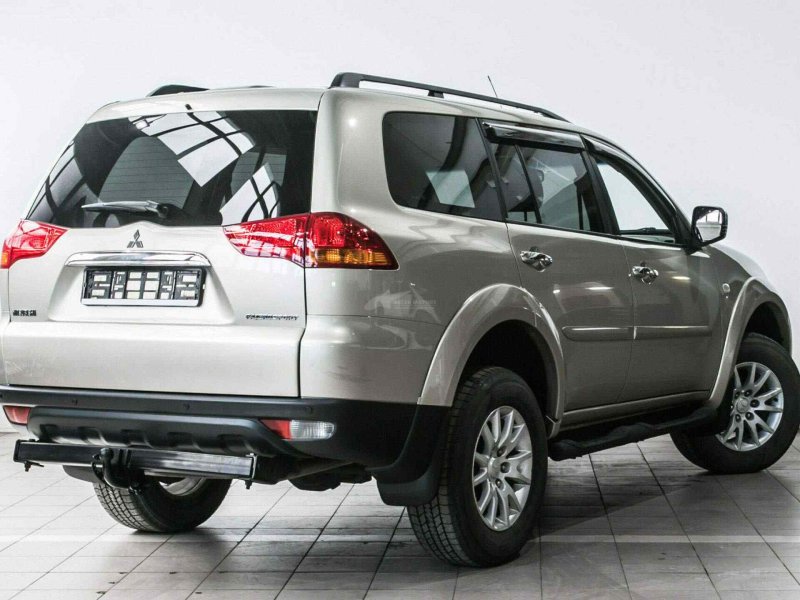 Mitsubishi Pajero Sport 2011