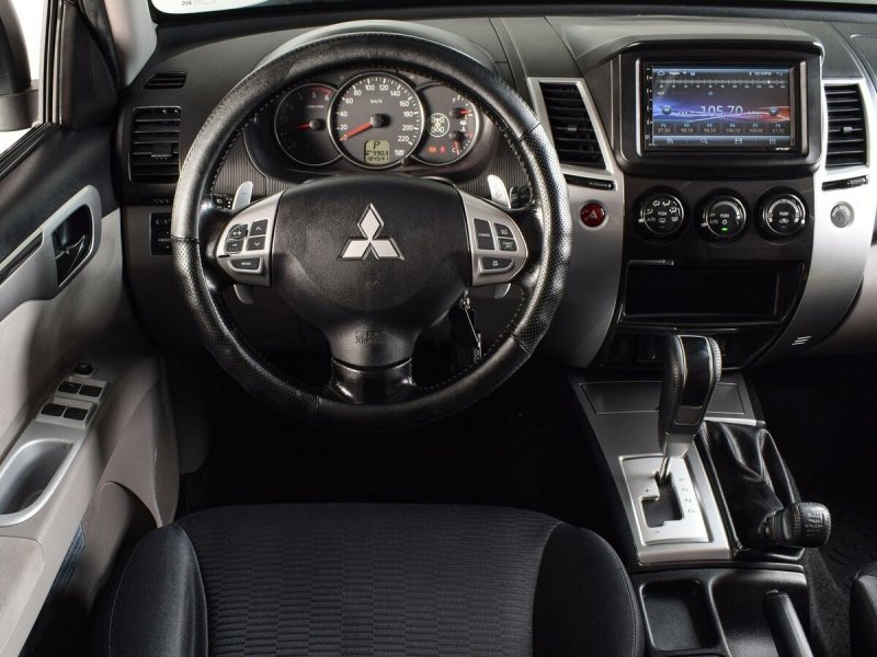 Mitsubishi Pajero Sport 2011 года