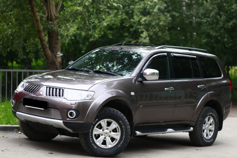 Mitsubishi Pajero Sport 2