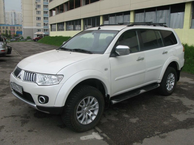 Mitsubishi Pajero Sport 2011