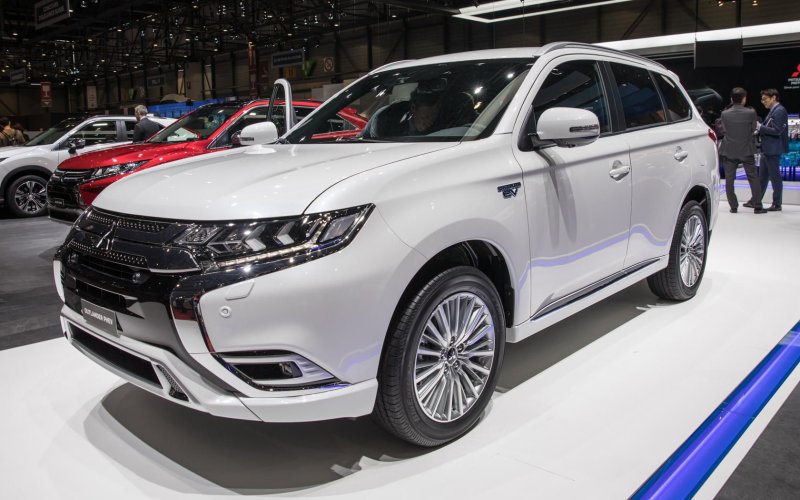 2.4 Аутлендер PHEV