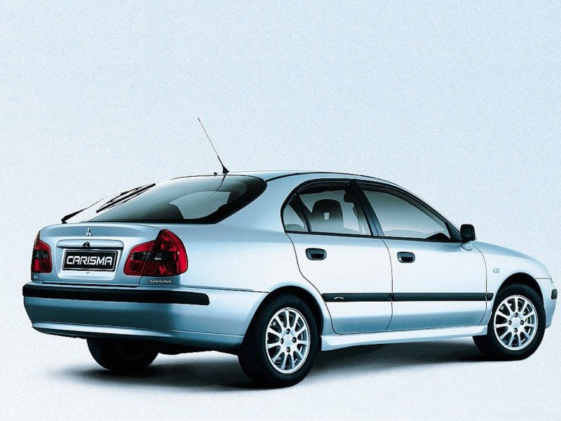 Mitsubishi Carisma 2000 хэтчбек