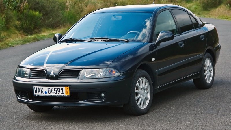 Mitsubishi Carisma 1 поколение