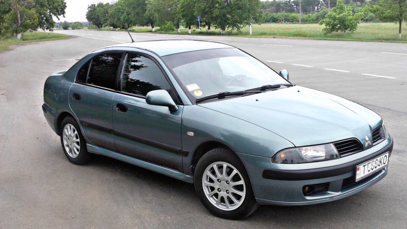 Mitsubishi Carisma седан