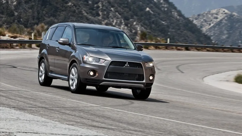 Mitsubishi SUV 2013