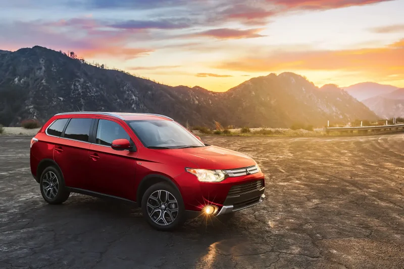 Mitsubishi Outlander 2014 красная