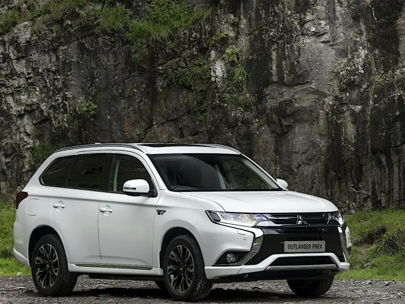 Митсубиси Аутлендер PHEV 2016