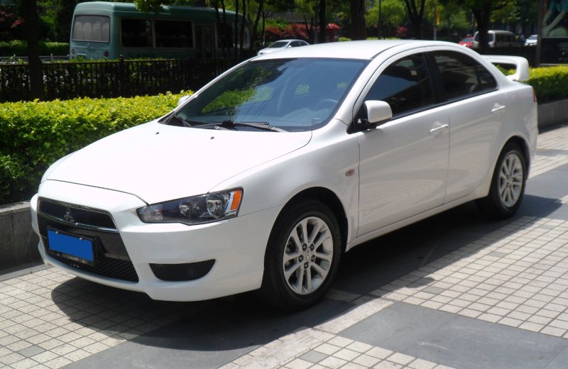 Mitsubishi Lancer 12