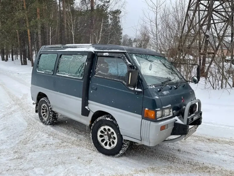 Митсубиси Делика 1990