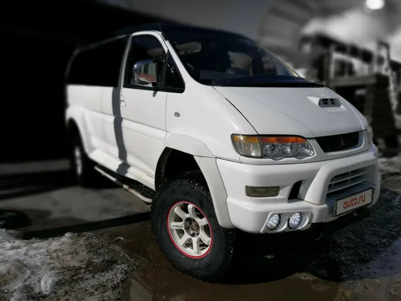 Mitsubishi Delica l 400 белый