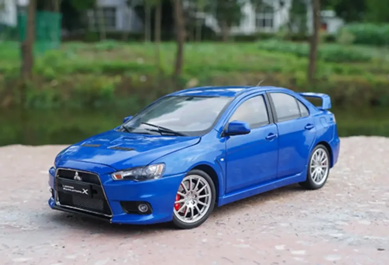Mitsubishi Lancer Evolution 10 синий