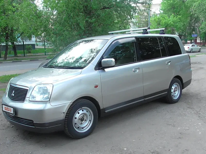 Мицубиси Дион 2001