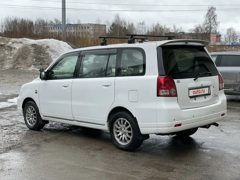 Mitsubishi Dion 2002 белый
