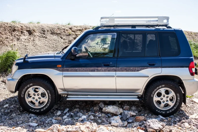 Mitsubishi Pajero io 2