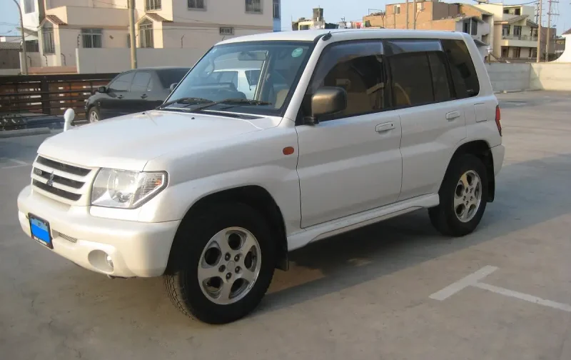 Mitsubishi Pajero io 1999