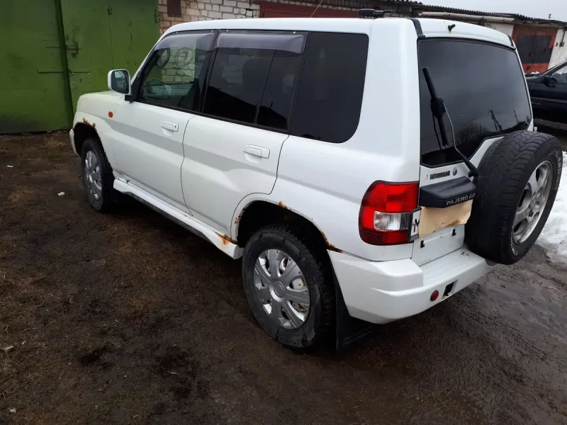 Mitsubishi Pajero io 2002