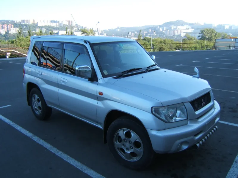 Mitsubishi Pajero io