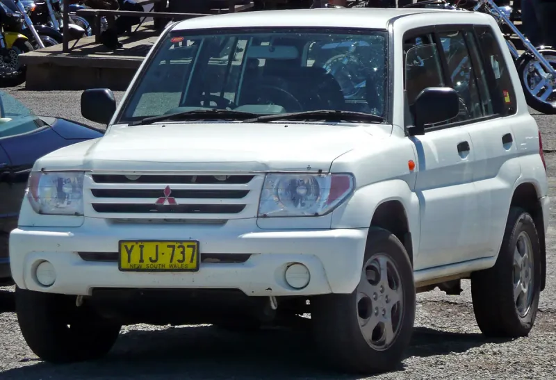 Mitsubishi Pajero ио 2001