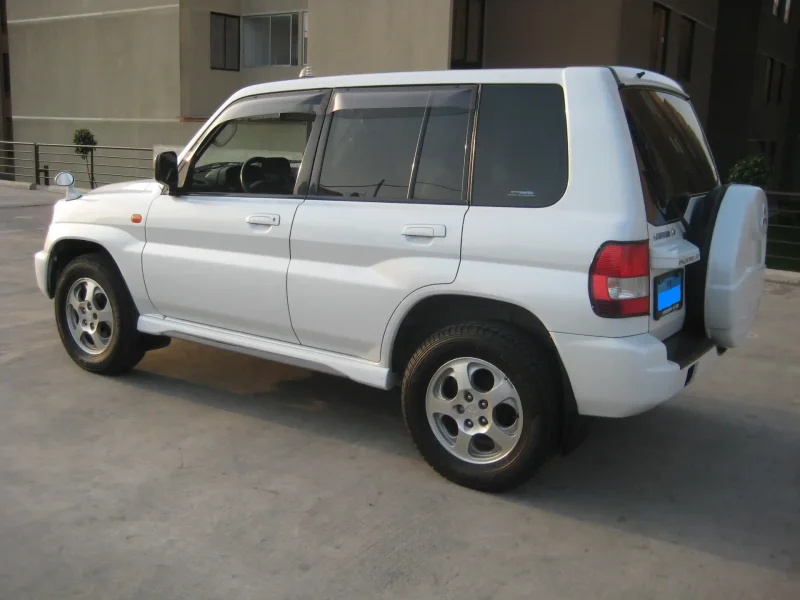 Mitsubishi Pajero io