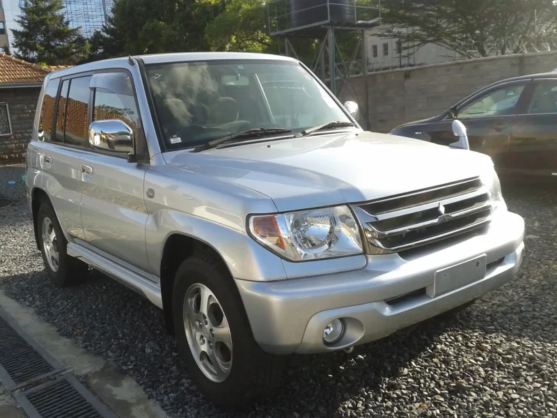 Mitsubishi Pajero io