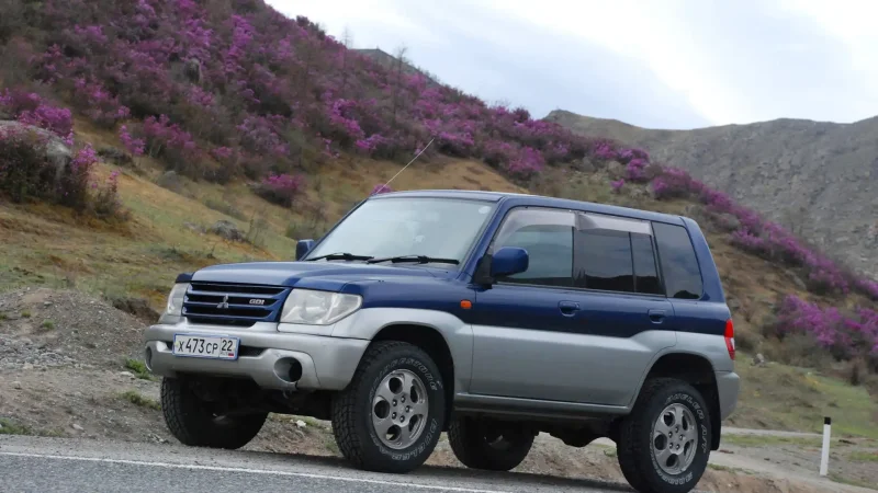 Mitsubishi Pajero io внедорожник