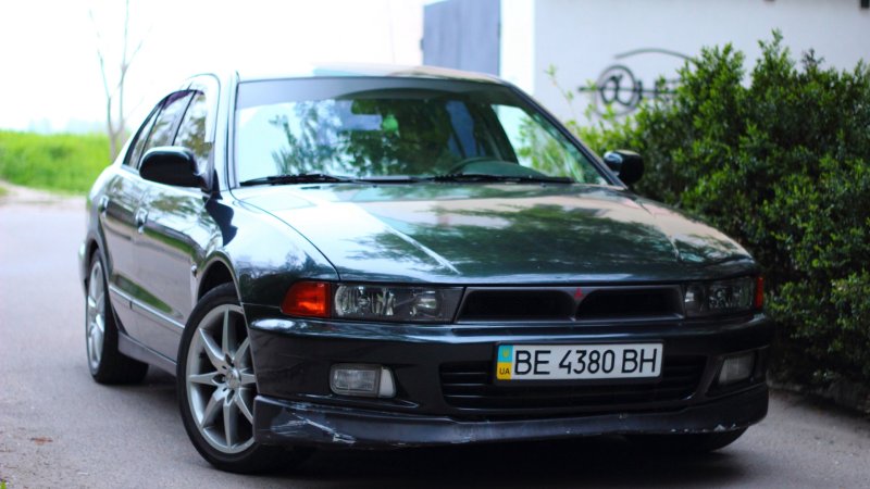 Mitsubishi Galant акула