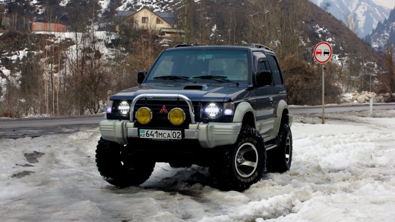 Mitsubishi Pajero 2