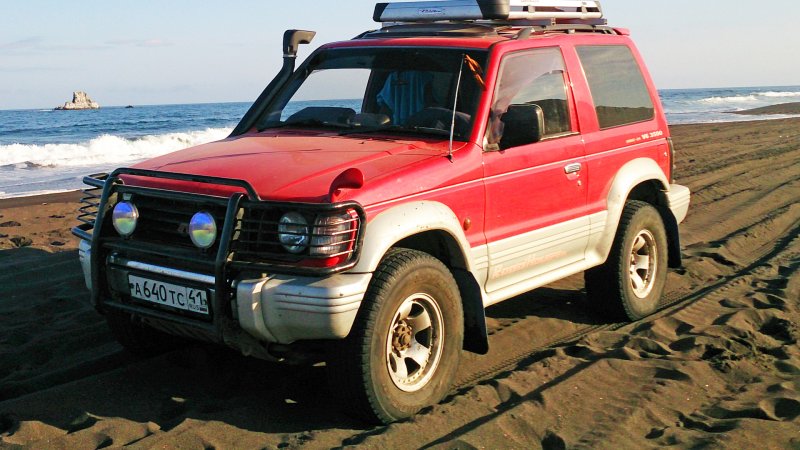 Mitsubishi Pajero 2 поколения коротыш