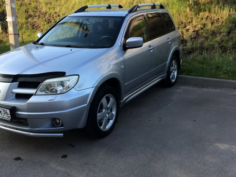 Mitsubishi Outlander черный 2006