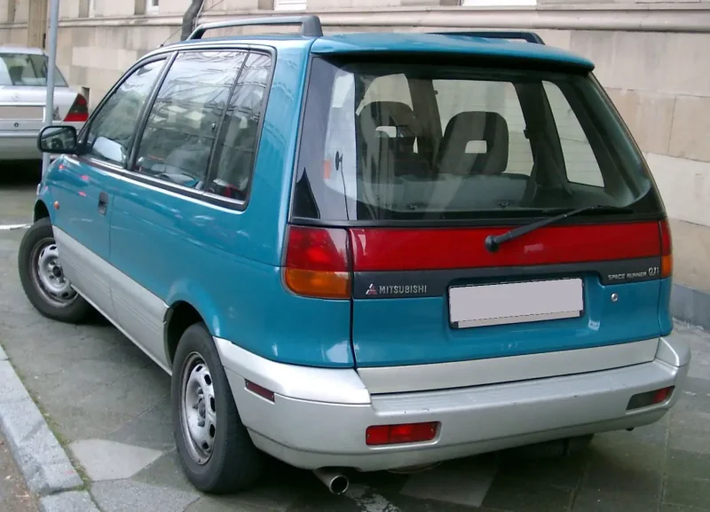 Mitsubishi Space Runner 1995
