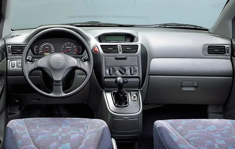 Mitsubishi Space Runner 1992