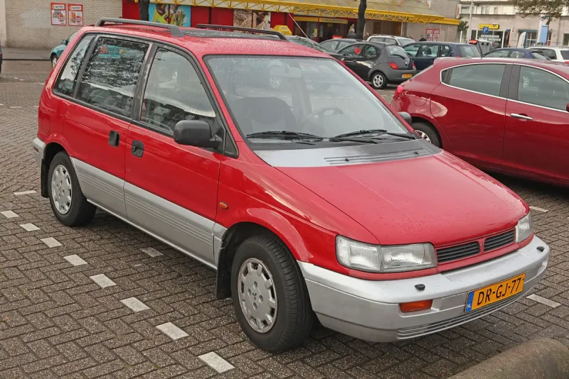 Mitsubishi Спейс раннер