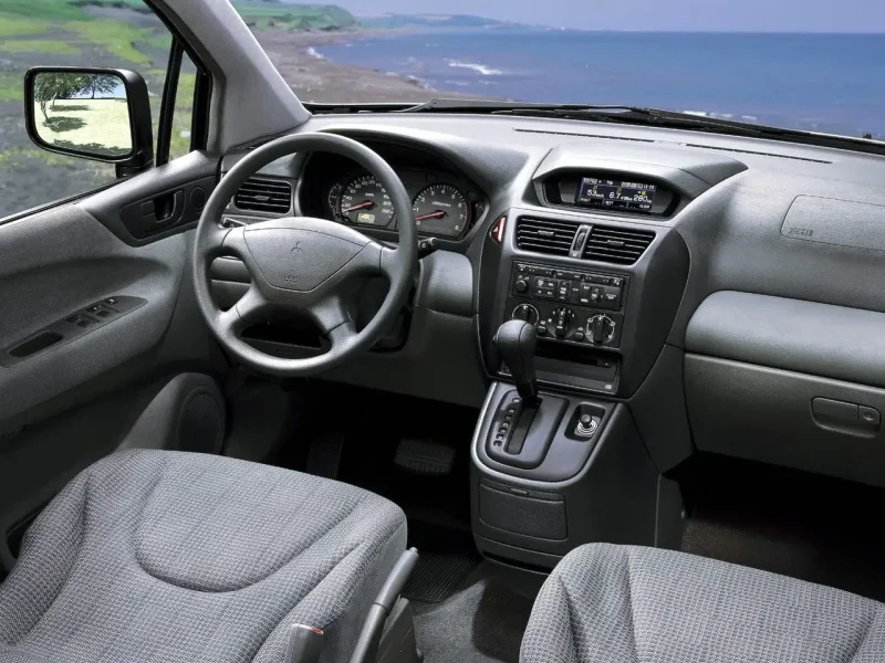 Mitsubishi Space Runner 1999