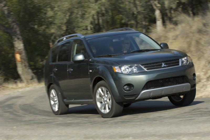 Mitsubishi, модель: Outlander 2008