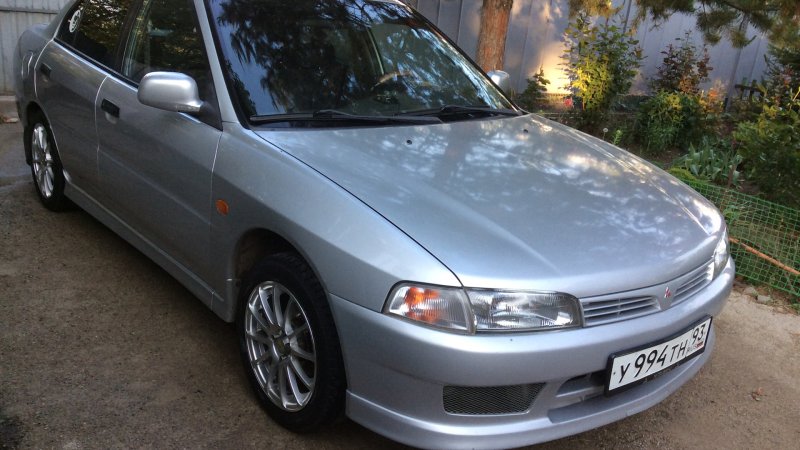 Mitsubishi Lancer 1.3 2000