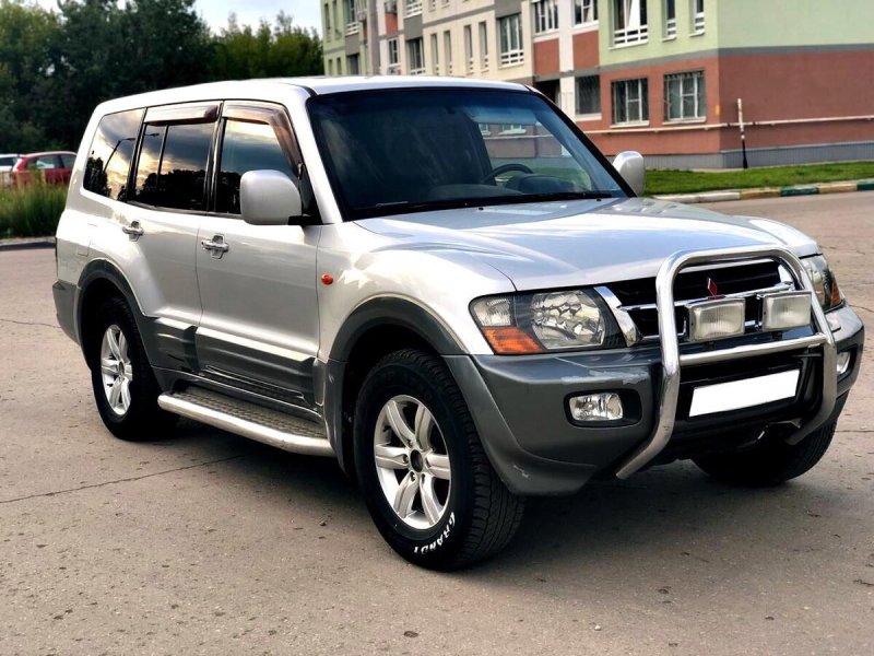 Mitsubishi Pajero III 2000