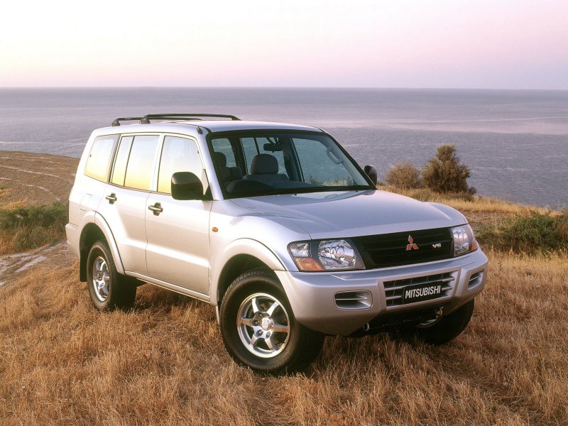 Mitsubishi Pajero III 2000