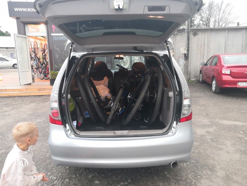 Mitsubishi Grandis багажник