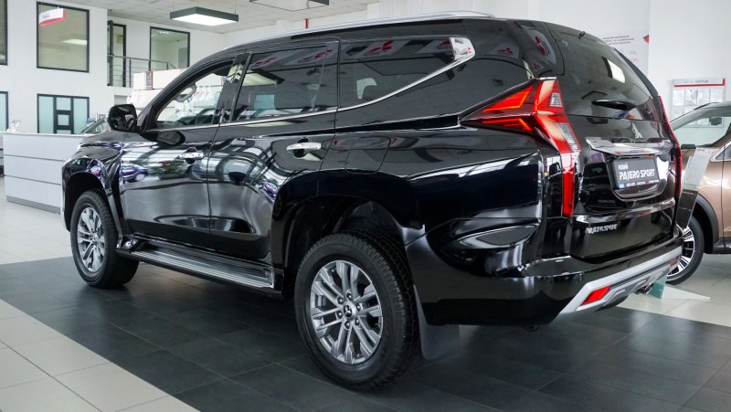 Mitsubishi Pajero Sport 2021 черный