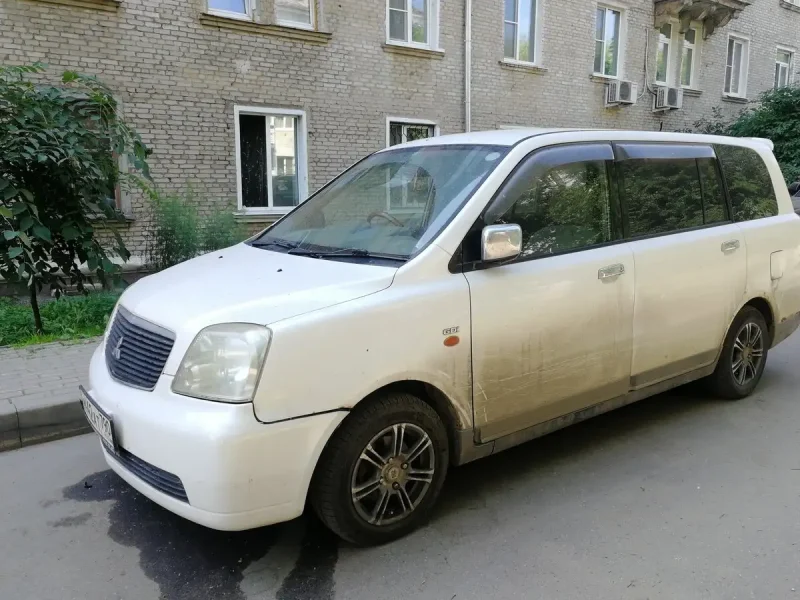 Мицубиси Дион 2000
