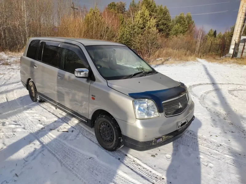 Mitsubishi Dion 2000