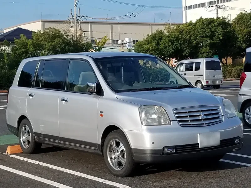 Мицубиси Дион