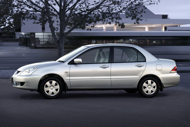 Mitsubishi Lancer 2003 гв механика