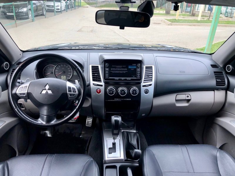Mitsubishi Pajero Sport 2013