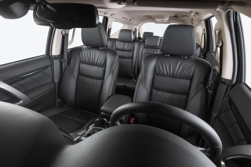 Mitsubishi Pajero Sport интерьер