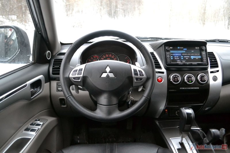 Pajero Sport 2012 интерьер