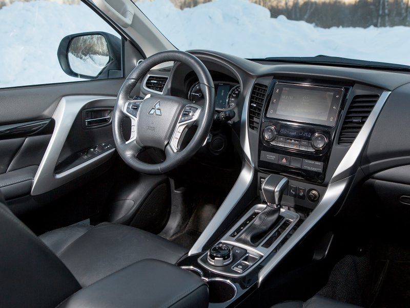 Mitsubishi Pajero Sport 2016 салон