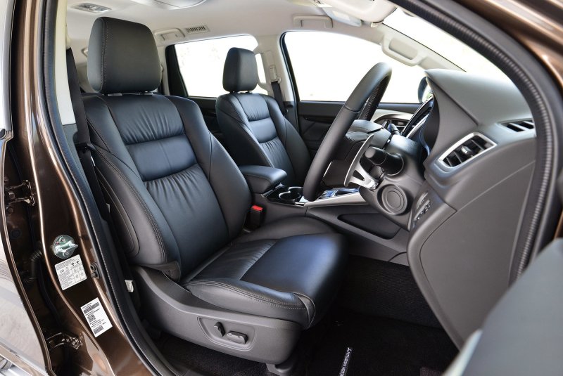 Mitsubishi Pajero Sport 2016 салон