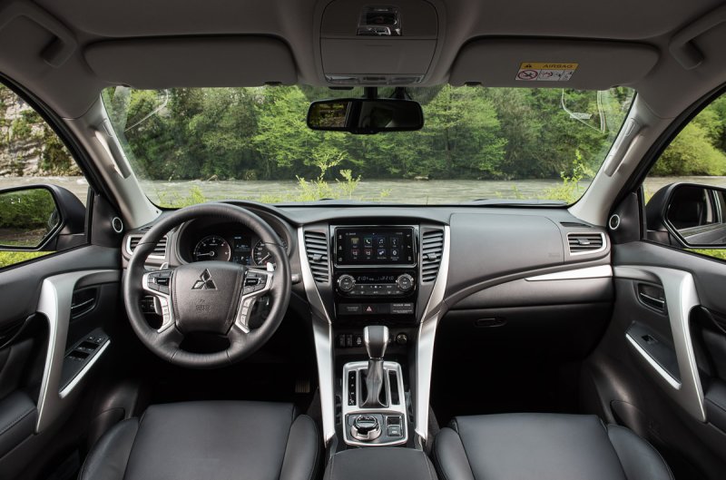 Mitsubishi Pajero Sport 2016 салон