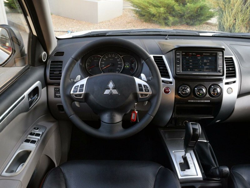Mitsubishi Pajero Sport салон